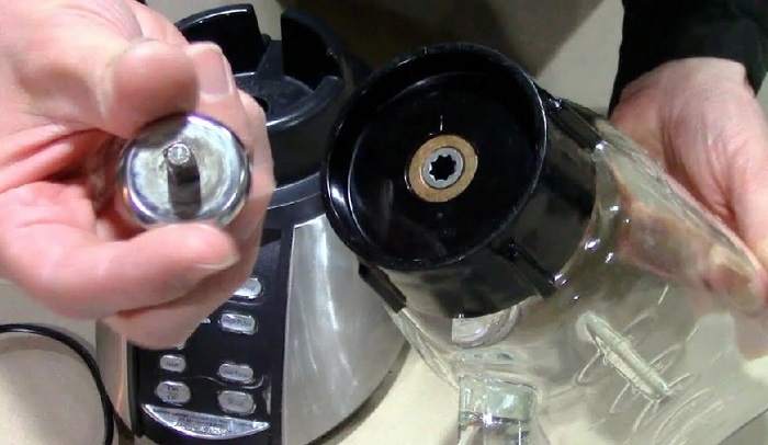 Чаша блендера сломалась. / Фото: storage.googleapis.com