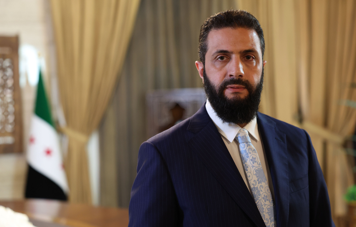    Президент Сирии на переходный период Ахмед аш-Шараа  Ali Haj Suleiman/Getty Images