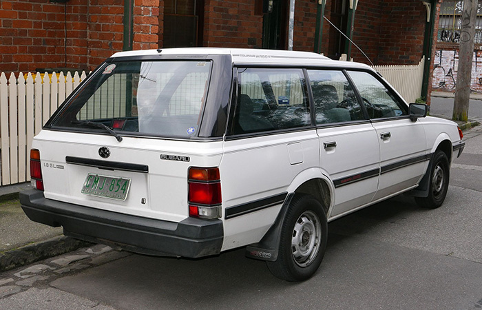 Антенна на передней стойке./ Фото: wikimedia.org