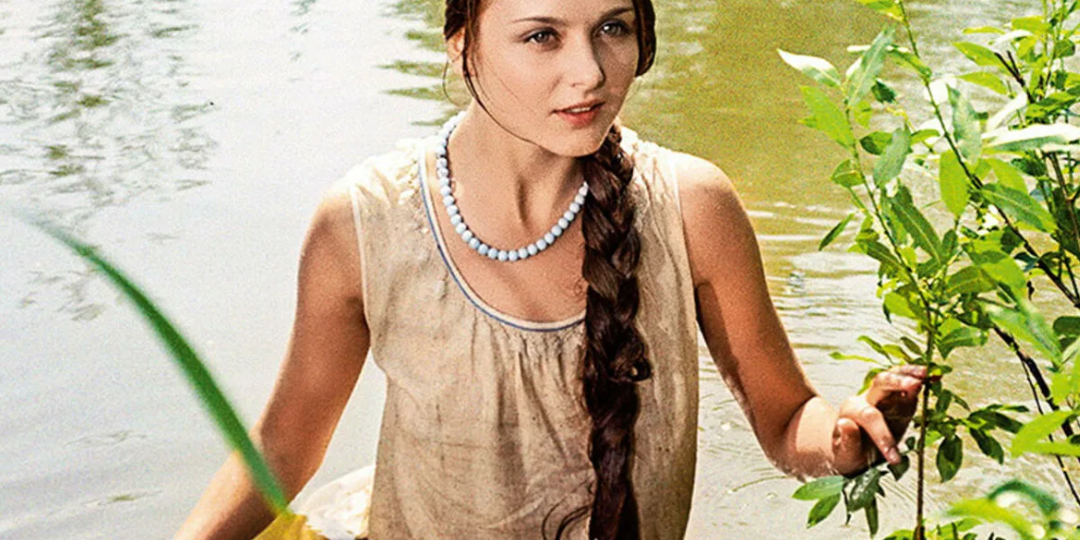 Осталась вдовой за 2 месяца до родов, отказала десяткам мужчин и теперь живёт с больной мамой. Личная жизнь красавицы Светланы Орловой