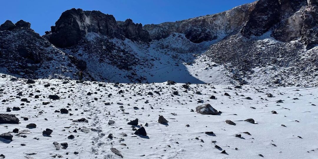 Через восемь часов после начала подъёма мы вышли на кратер