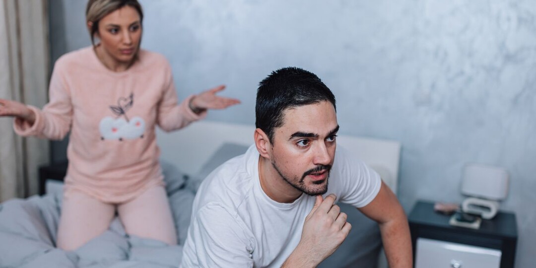 – Нас разведут, ты мне никто! Ты предатель и изменщик, – но муж не дал мне договорить