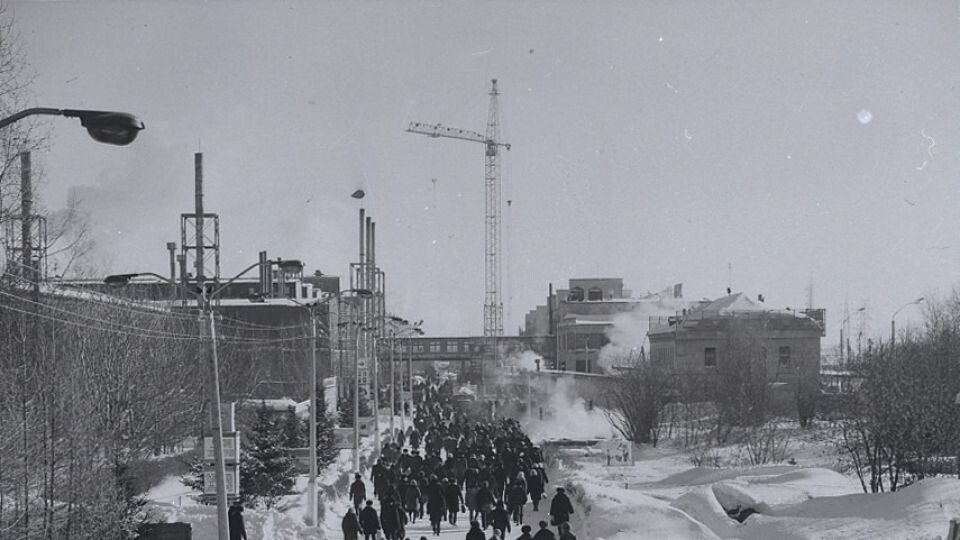    Алтайский моторный завод. Рабочая смена. 1978 г.. Источник: goskatalog.ru, архив АГКМ, Садчиков В.М.