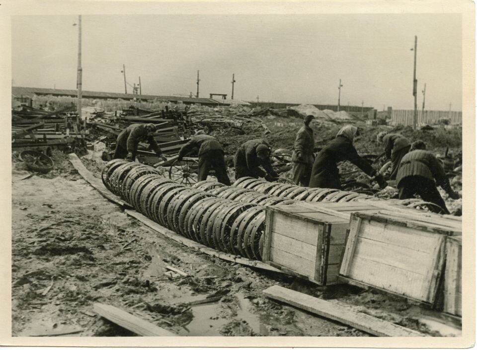    Алтайский моторный завод. Рабочая смена. 1978 г.. Источник: goskatalog.ru, архив АГКМ