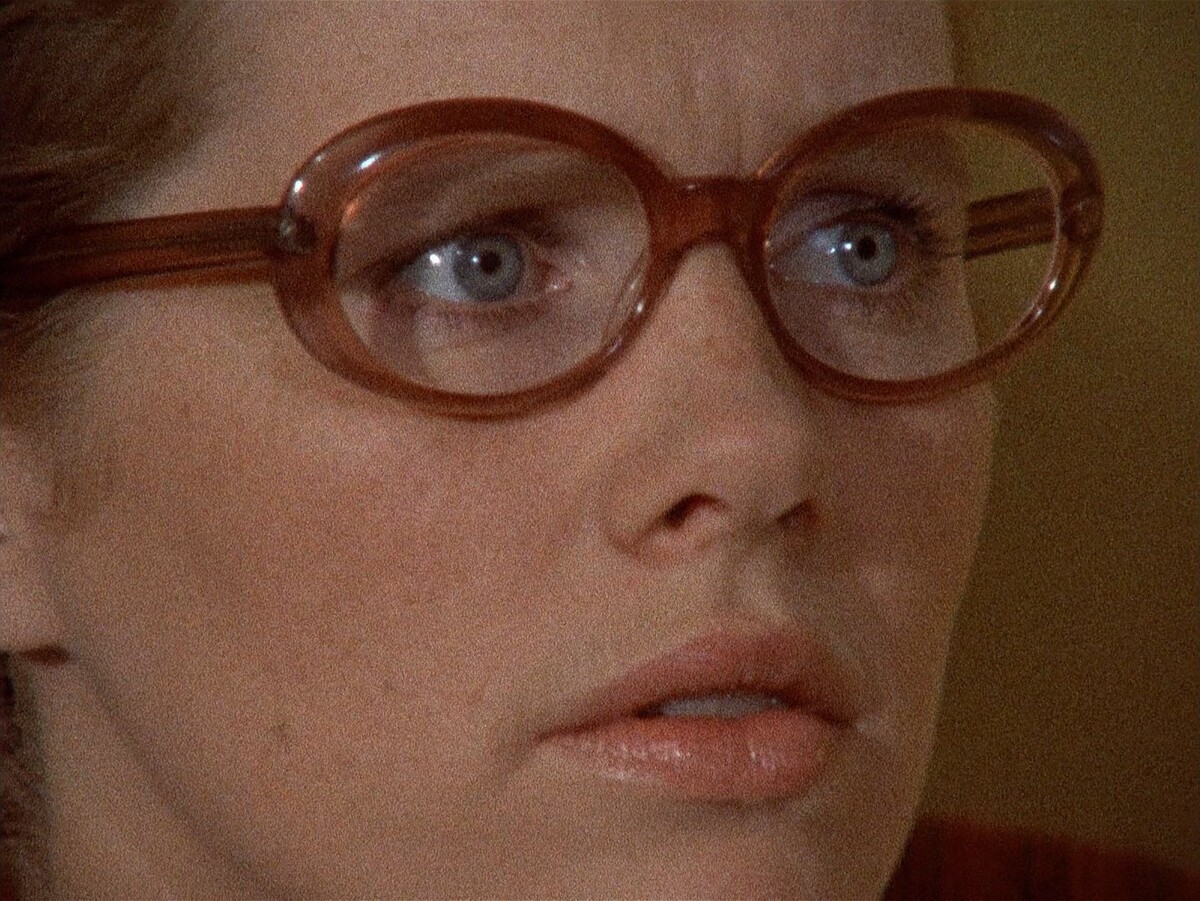 Бергман дал выбор членам съёмочной группы - зарплата или процент от прибыли. Ульман, припоминая кассовый провал предыдущей работы «Шёпоты и крики», выбрала фиксу - о чём позднее сожалела. Все остальные неплохо заработали. 