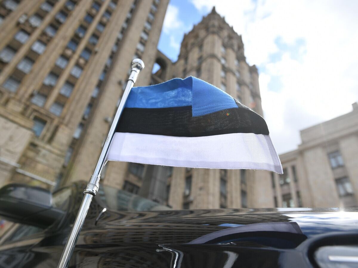    Автомобиль посольства Эстонии в РФ у здания МИД России | © РИА Новости / Рамиль Ситдиков