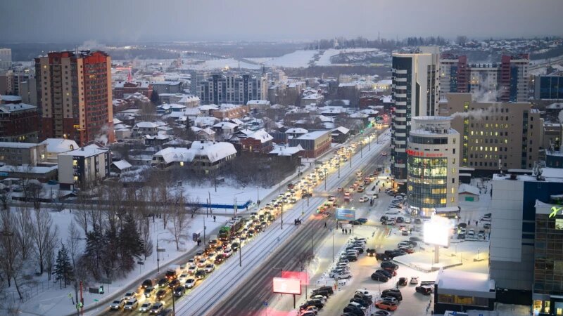     Пробка в центре Барнаула зимой. Дмитрий Лямзин