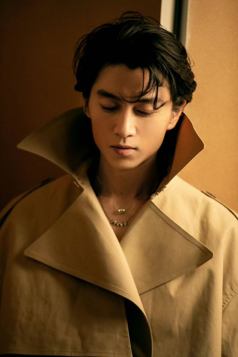 Актёр Чэнь Сяо, 38 лет. Листайте галерею...