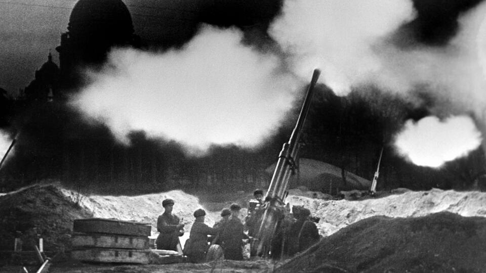     Город на грани и салют свободы: 82 года назад была снята блокада Ленинграда РИА Новости/Борис Кудояров