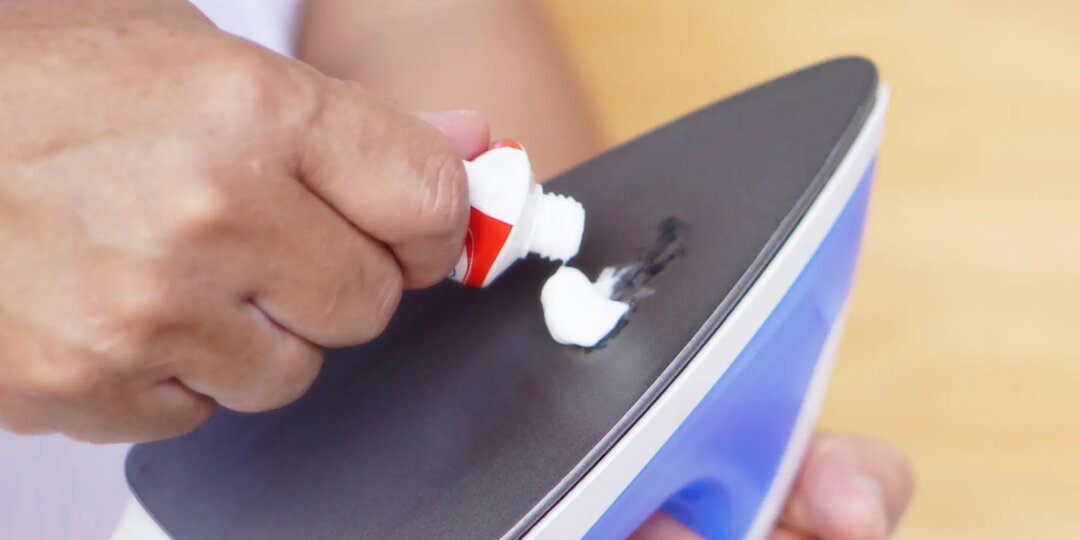 Чистите утюг зубной пастой? Да — но есть нюансы