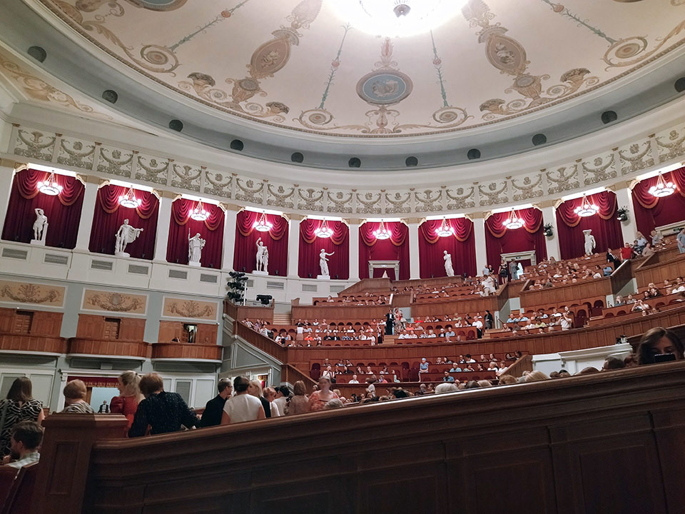    Зал Новосибирского театра оперы и балета. Фото из архива «Континента Сибирь»