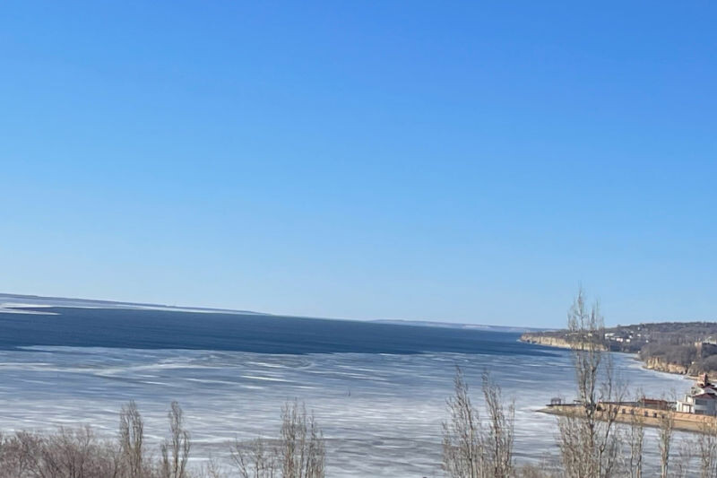    Волга у Камышина (27 марта 2024 года)