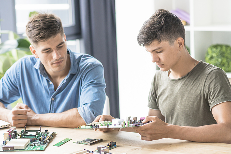    В России подорожали комплектующие для компьютеров. Эксперты прогнозируют, что цены будут расти и дальше.   
Фото: ru.freepik.com