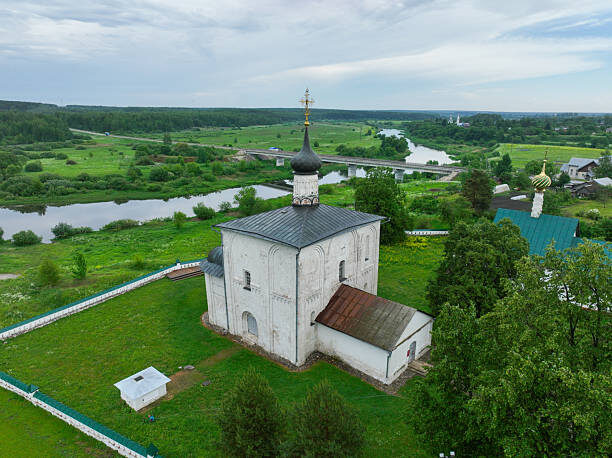 Эта церковь — ровесница Спасо-Преобаженского собора в Переславле-Залесском! Жаль лишь, что её перестроили в дальнейшем! Фото из библиотеки iStock.