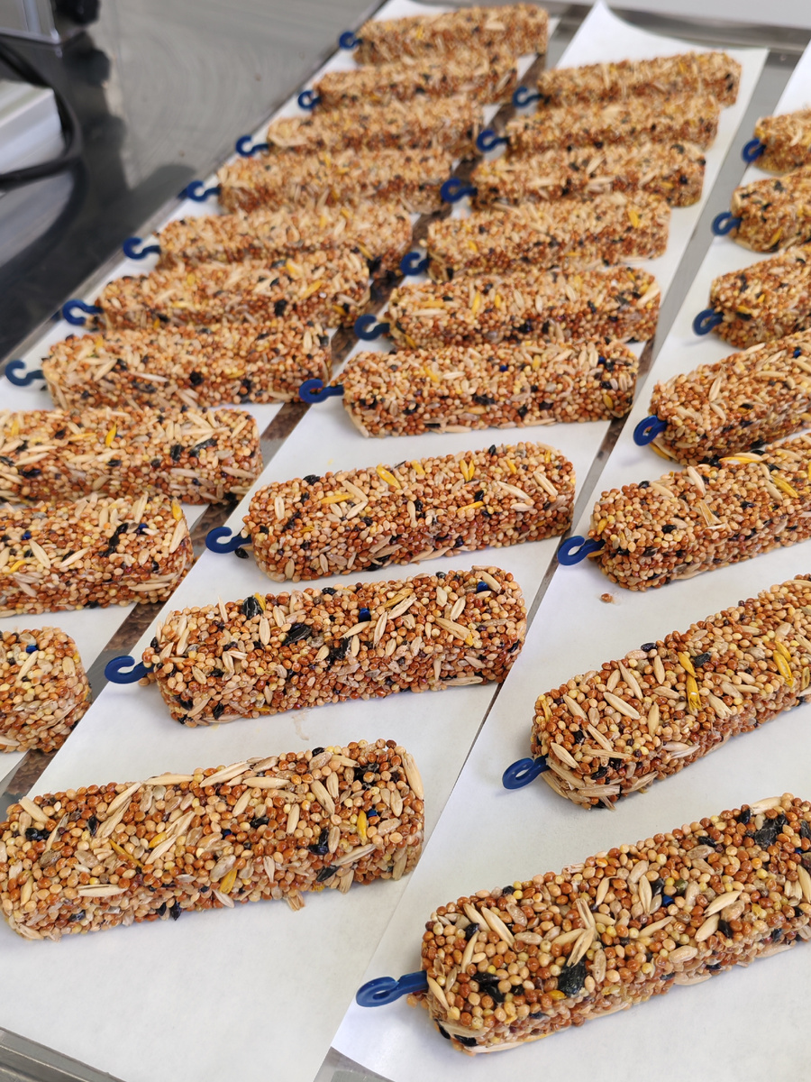 Медовые палочки для грызунов и попугайчиков на формовочной машине ШокоЛана PRO.