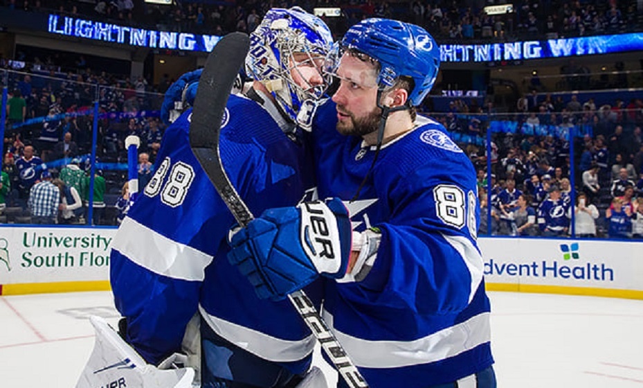    Василевский и Кучеров Фото: НХЛ