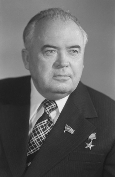 Сергей Фёдорович Медунов (21 сентября [4 октября] 1915 года, станица Слепцовская, Терская область, Российская империя — 26 сентября 1999 года, Москва, Россия) — советский партийный и государственный деятель. Первый секретарь Краснодарского крайкома КПСС (1973—1982). Герой Социалистического Труда (1973). Участник Великой Отечественной войны