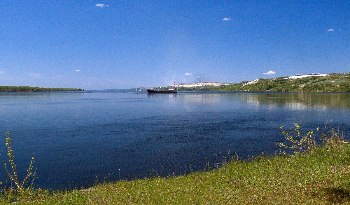 Просторы Волги у города Вольск.