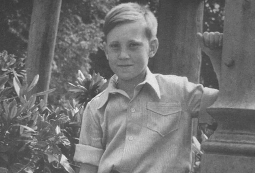 Владимир Высоцкий в детстве.