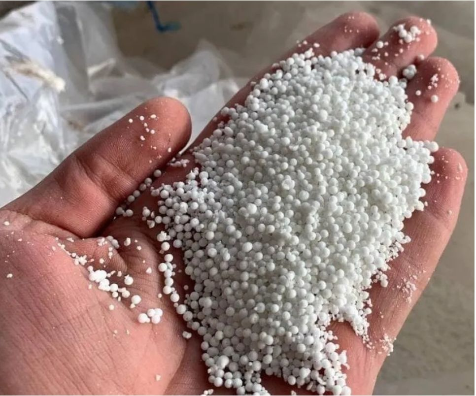 Так выглядят гранулы удобрения, которое очень нравится картофелю