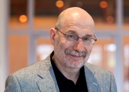    Проживающему в Лондоне Акунину ужесточили тюремный режим с общего на строгий