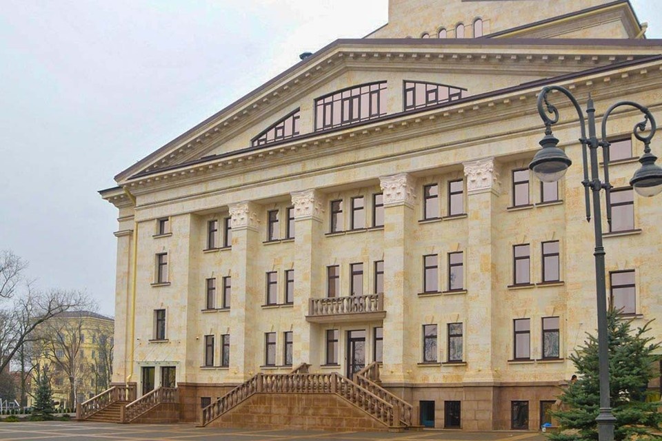    Мариупольцы поблагодарили за проделанную работу. Фото: Смольный