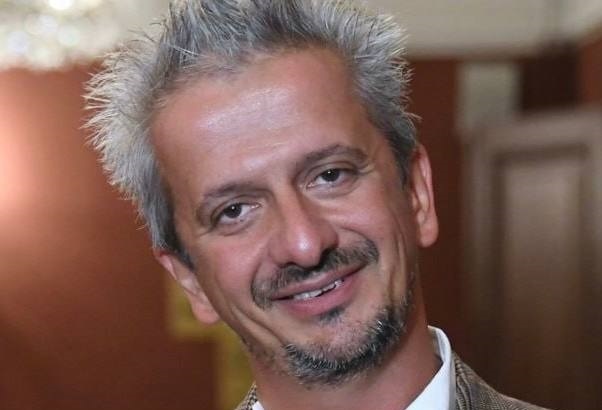 Тампон вместо розы и свиная голова. Самые громкие скандалы с участием ректора Школы-студии МХАТ Константина Богомолова