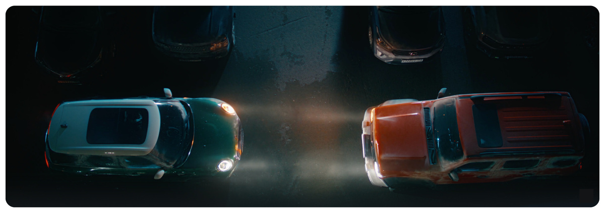 Припарковать машину первее соседа на открытой парковке зачастую выглядит как противостояние и даже дуэль