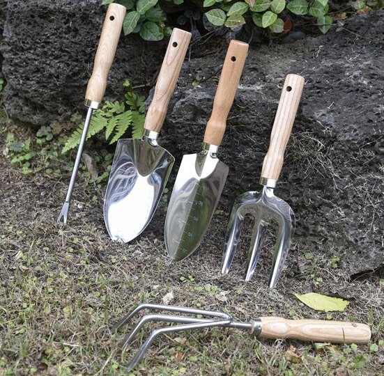 Как купить садовый инвентарь и мебель с рук в 2026 и не прогадать