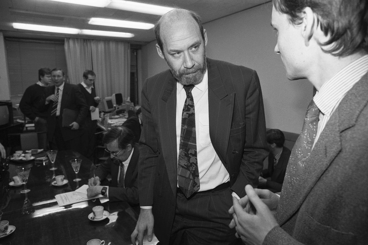   Помощник Президента РФ Георгий Сатаров во время встречи с иностранными наблюдателями на выборах 
Александр Неменов / ТАСС