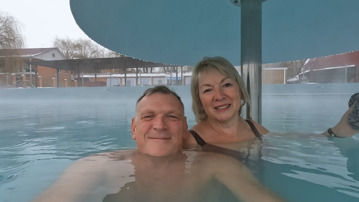 В термальном бассейне 