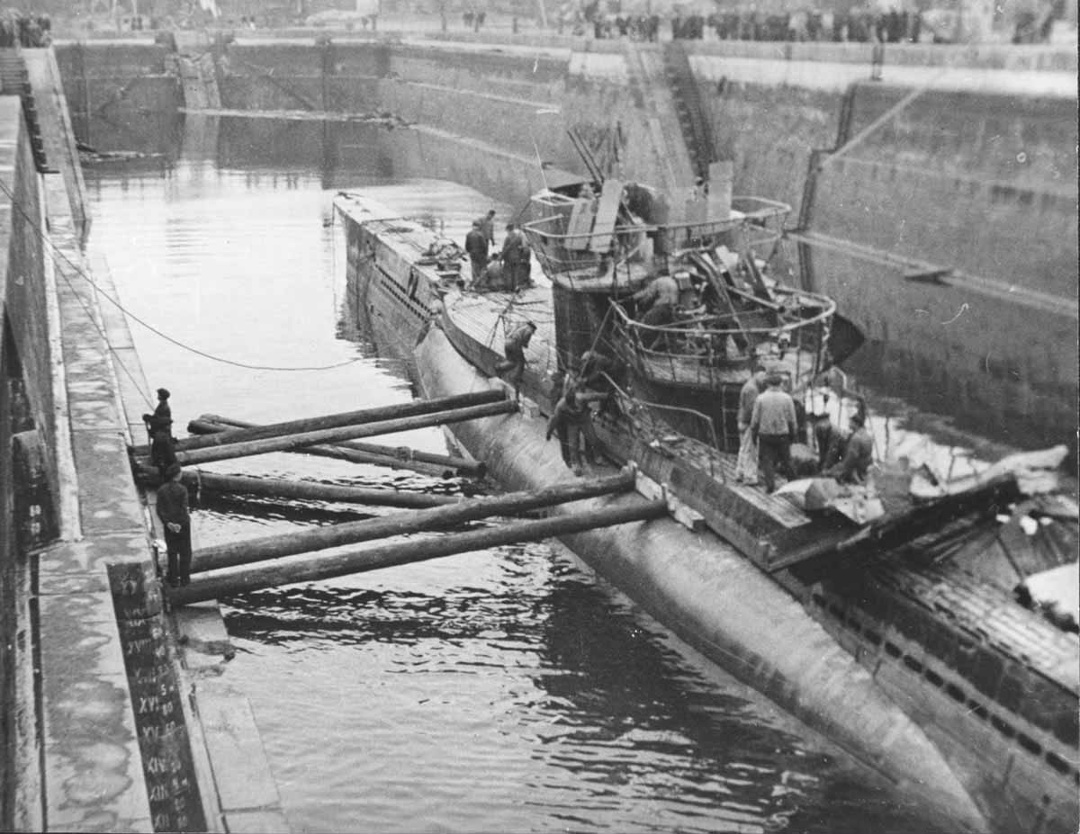 «U-250» в доке.