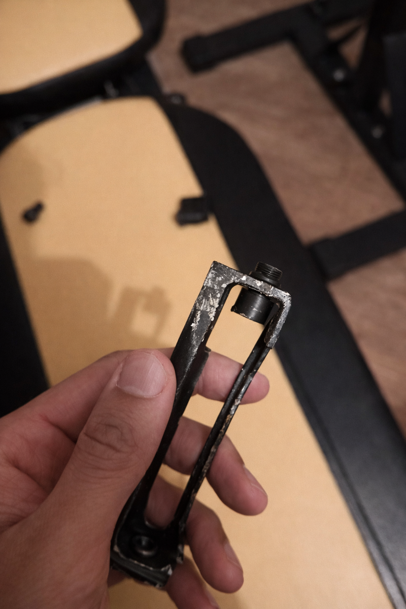 ​Последствия моего «ремонта»: содранное воронение и следы борьбы с металлом.