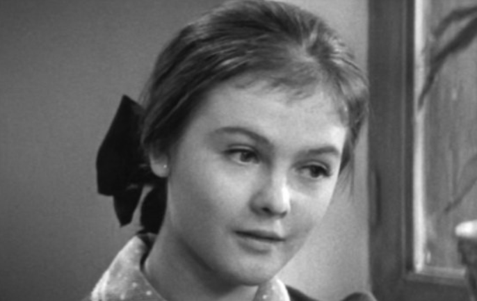 Кадр из фильма. Ира Юревич в роли Лены