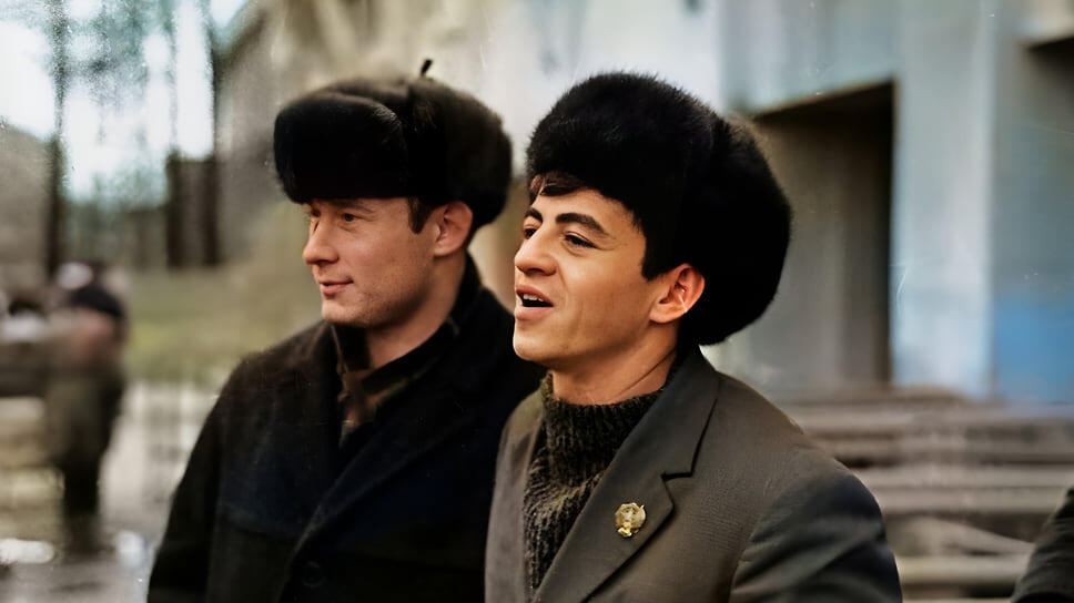 Габдрахман Кадыров (справа) родился 27 января 1941 года в подмосковной Шатуре. Его родители приехали из Башкирии. После войны будущий спортсмен переехал с матерью в Белорецк. На фото — 1966 год, Москва. Слева — первый советский мотогонщик — чемпион мира Виктор Арбеков.📷Фото: Личный архив Габдрахмана Кадырова