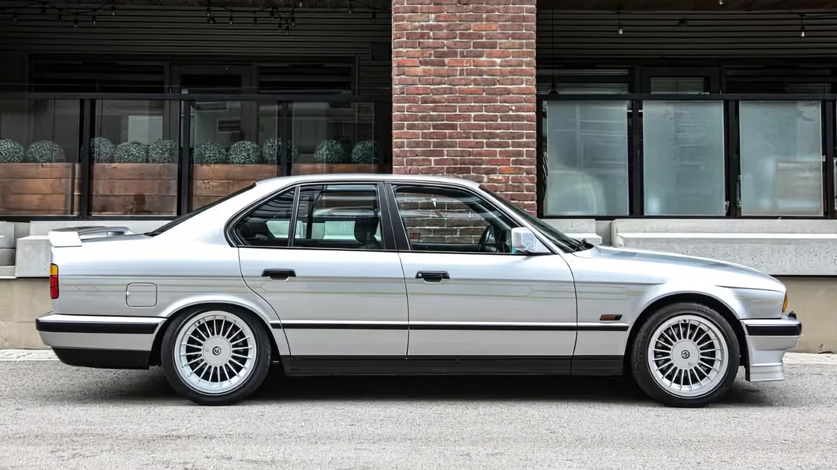 ©Bring a Trailer ©BMW 