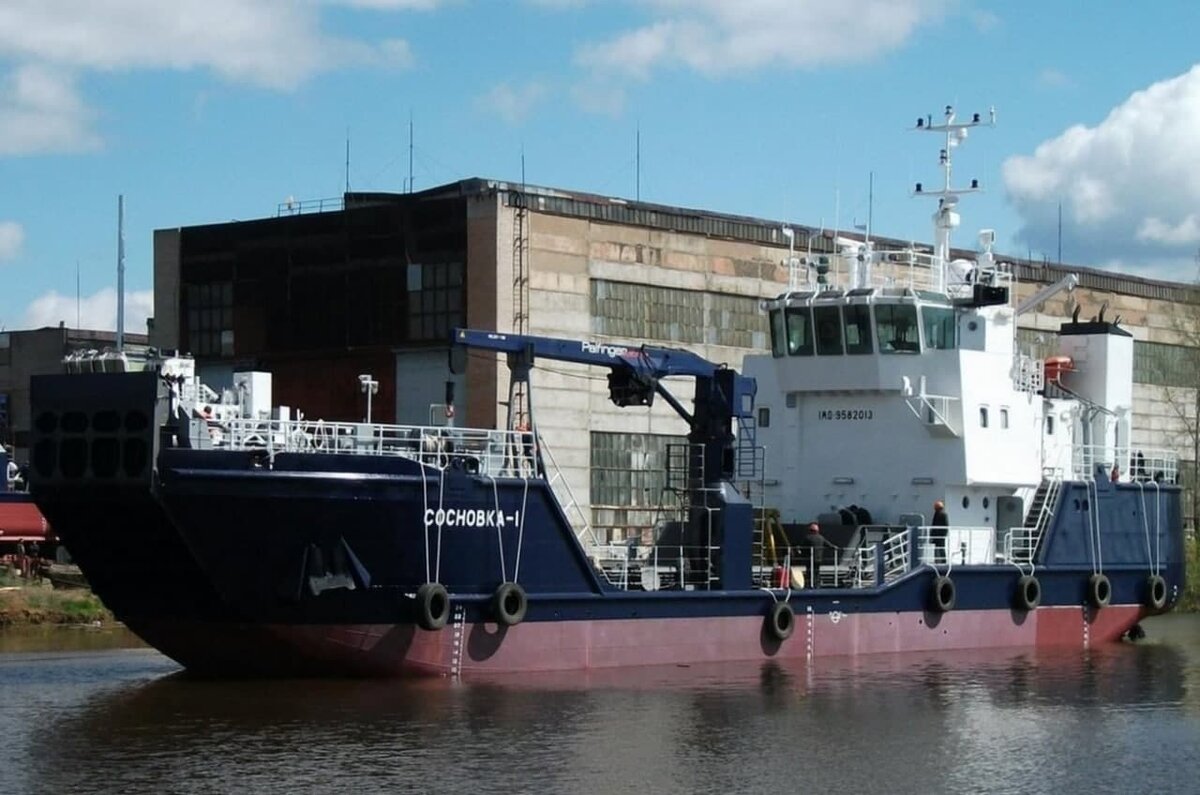   Морская накатная самоходная баржа проекта DCV47 типа «Сосновка»