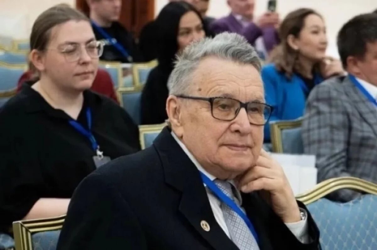    В детстве Олег Юнчис интересовался рыбами и насекомыми.