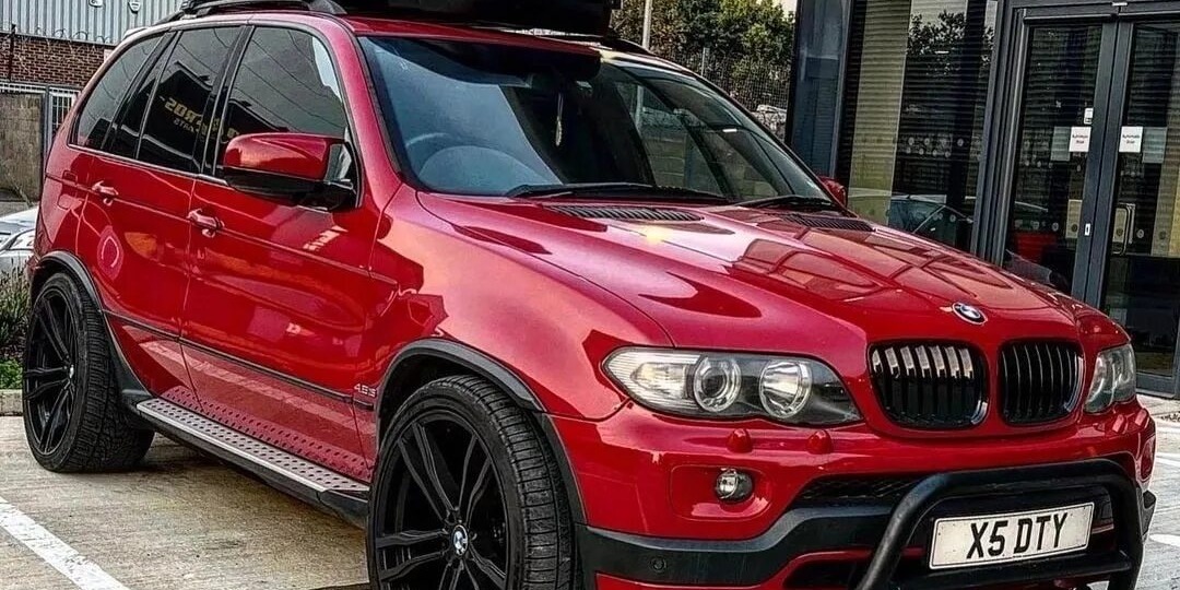 «Черный бумер» из 2000-х: почему BMW X5 E53 до сих пор заставляет оборачиваться, но высасывает все деньги из кошелька? 💣🔥