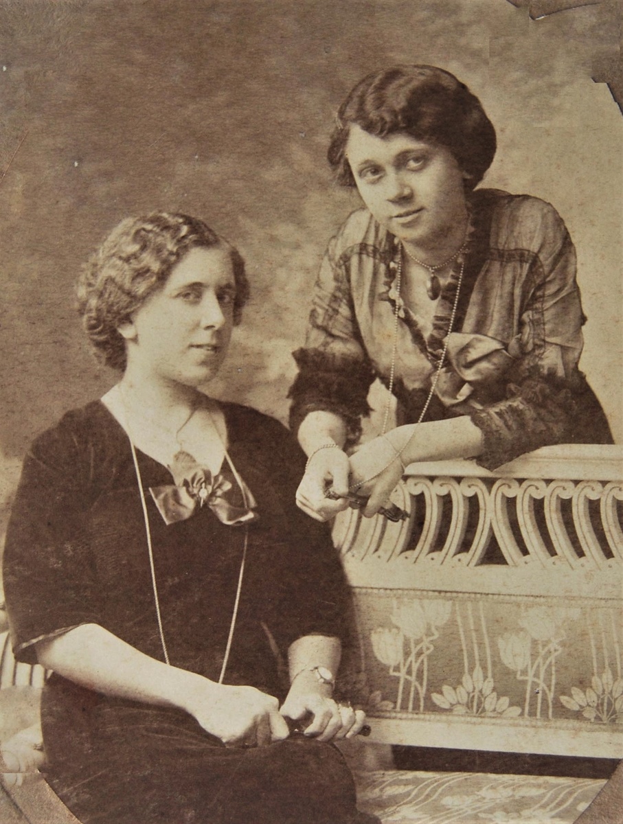 Дочери Федора Федора Тютчева Елена и Надежда. 