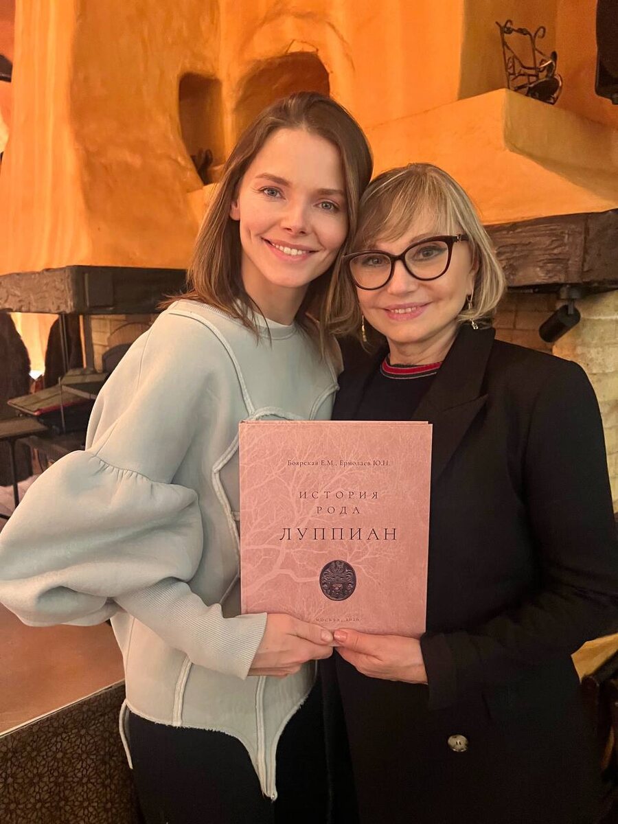    Елизавета Боярская вручила маме особенный подарокСоцсети Елизаветы Боярской