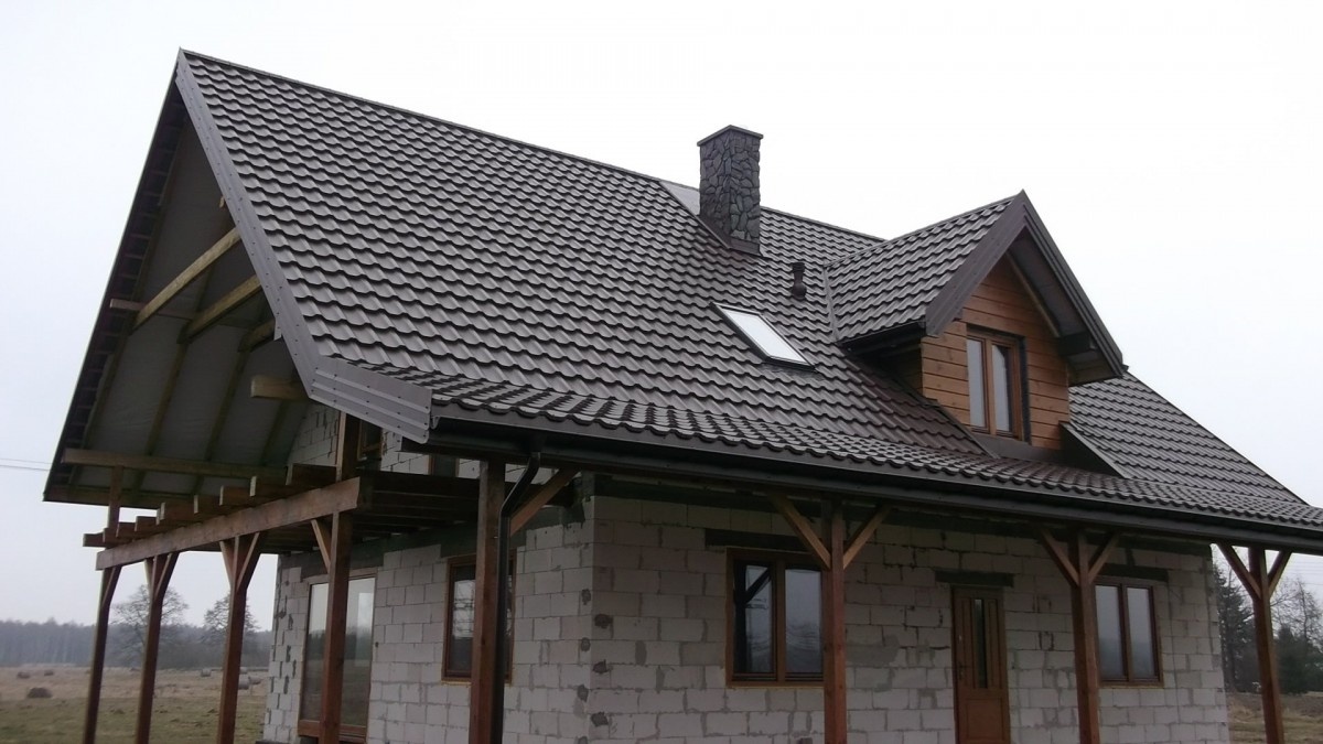 Классическая металлочерепица Монтерей RAL 8019. 