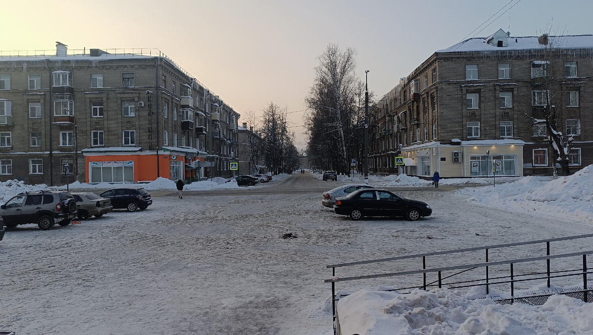 Вид выходя из здания где я работаю. 