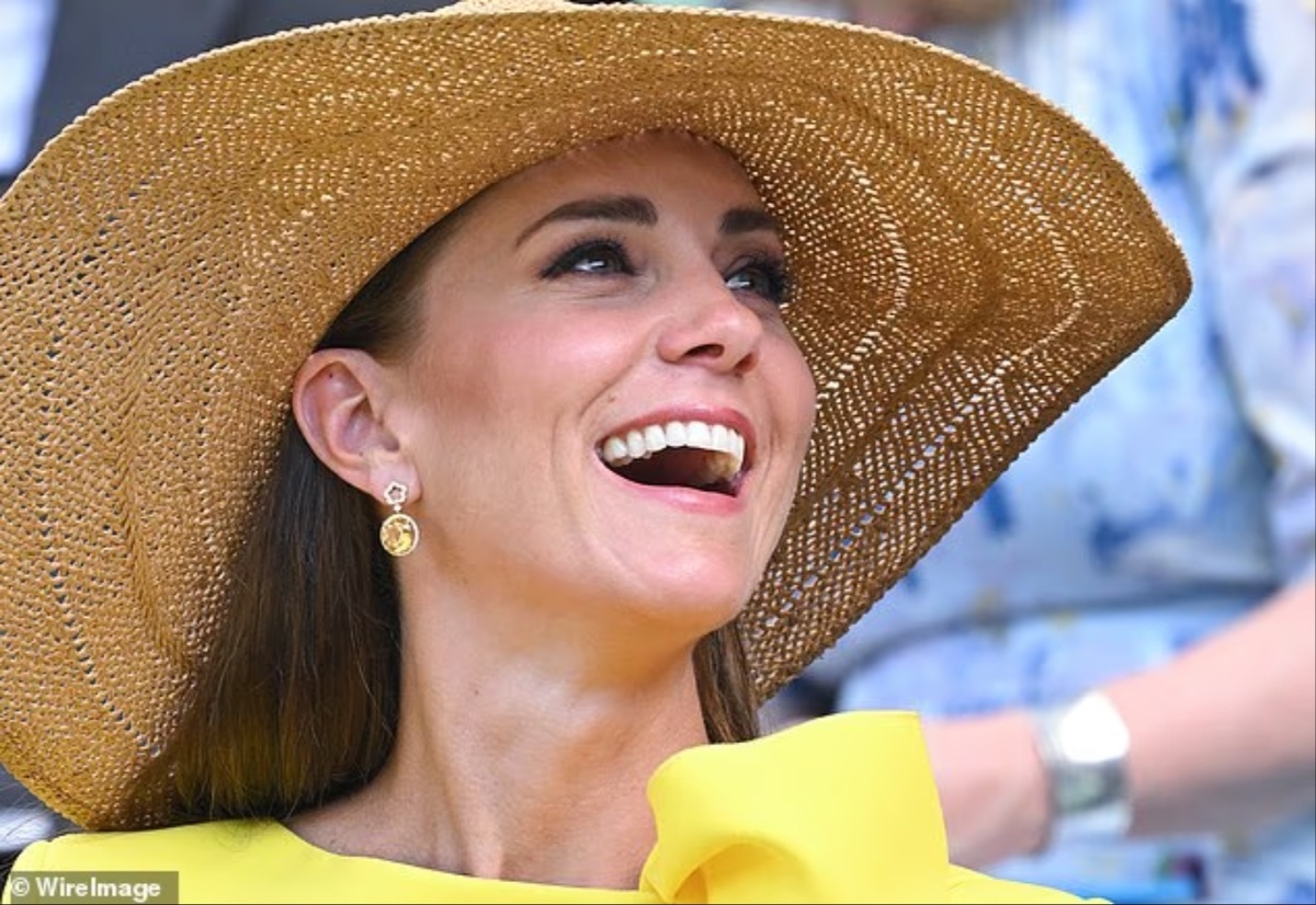 От сережек из празиолита до подвесок из топаза, принцесса Уэльская, похоже, является поклонницей украшений с кристаллами, способствующих «спокойствию, бодрости, процветанию» и общему ощущению благополучия (на фото она в серьгах с цитрином от любимого королевской семьей бренда Kiki McDonough).