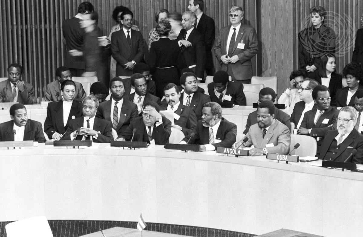 Подписание мирного соглашения между Анголой, Кубой и Южной Африкой в здании ООН в Нью-Йорке - яркий пример трёхстороннего мирного формата