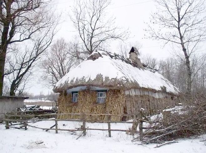 Типичный вариант временного утепления фасада частного дома, прекрасно подходит и для утепления фундаментов