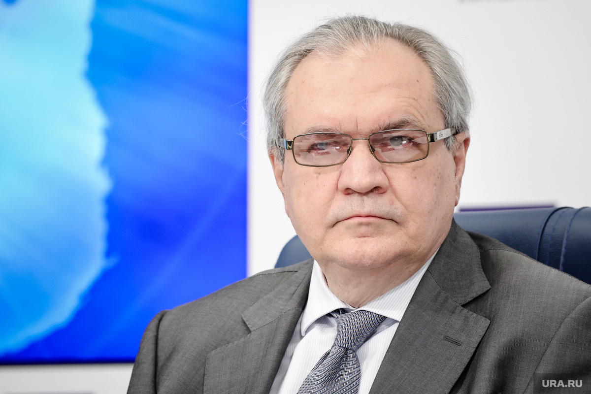 Фадеев отметил, что отчислять надо тех, кто регулярно срывает учебный процесс и оскорбляет учителей. Фото: Роман Наумов © URA.RU