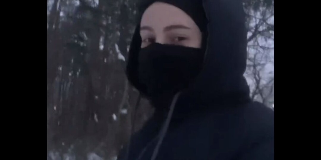 «Это просто район паразитов!»: иноземка в никабе провела экскурсию по Москве для мигрантов