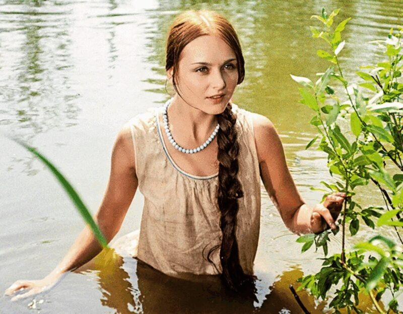    Нежная Аленушка, чья судьба оказалась далека от сказки.