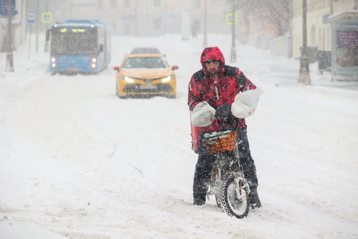   Во время снегопада в Москве   
Ярослав Чингаев/Агентство «Москва»